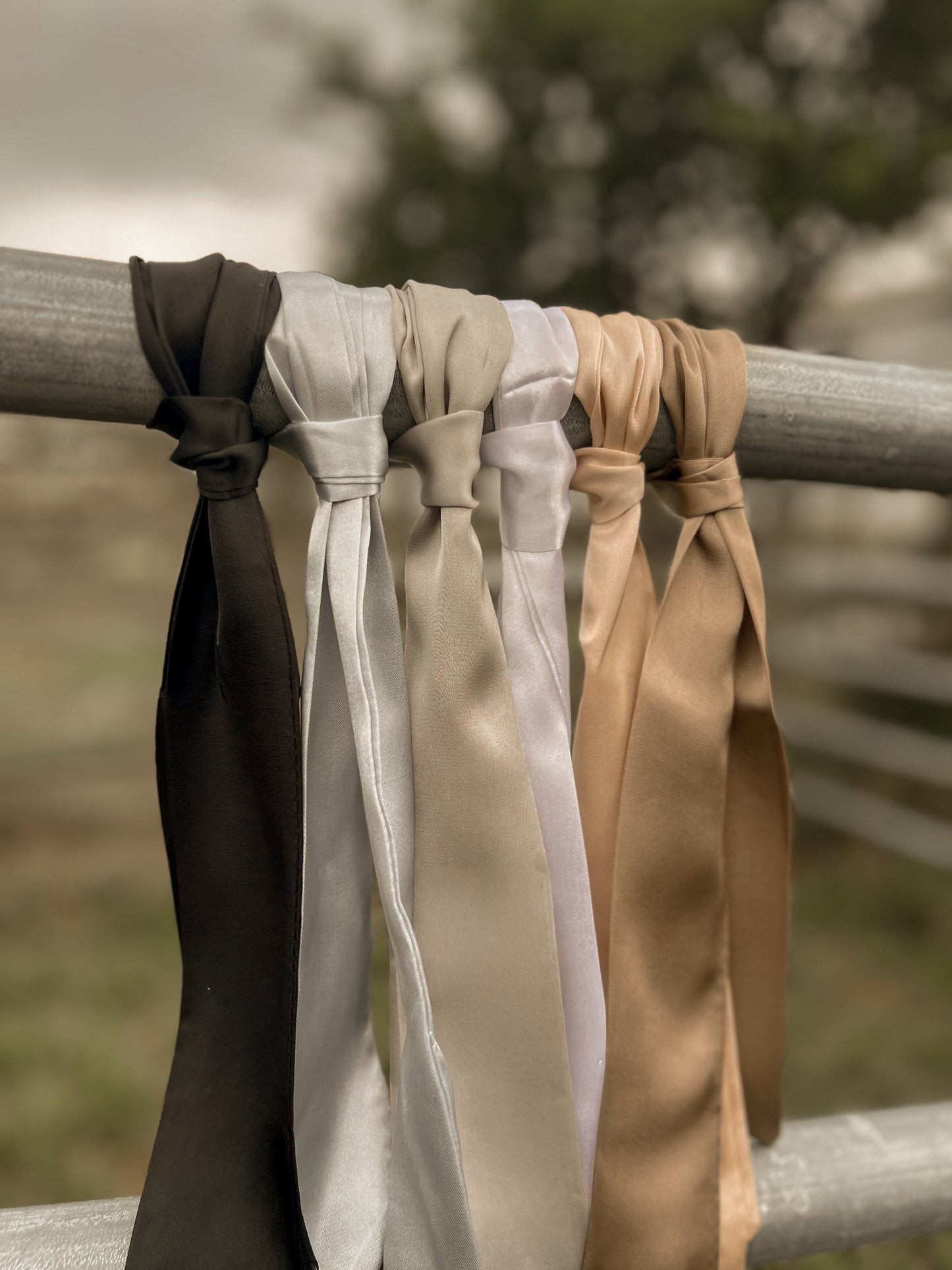 Neutral Solid Twillys